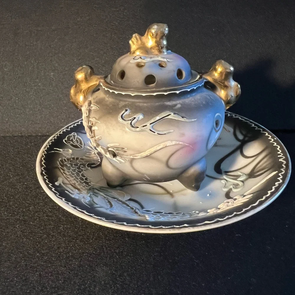 Porcelain tiny teapot. - Picture 5 of 7